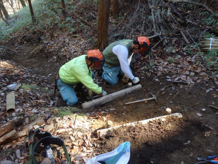 登山道整備の作業の様子